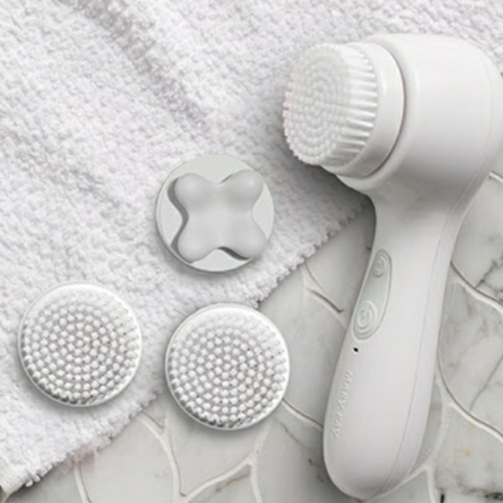 Electronic face brush
